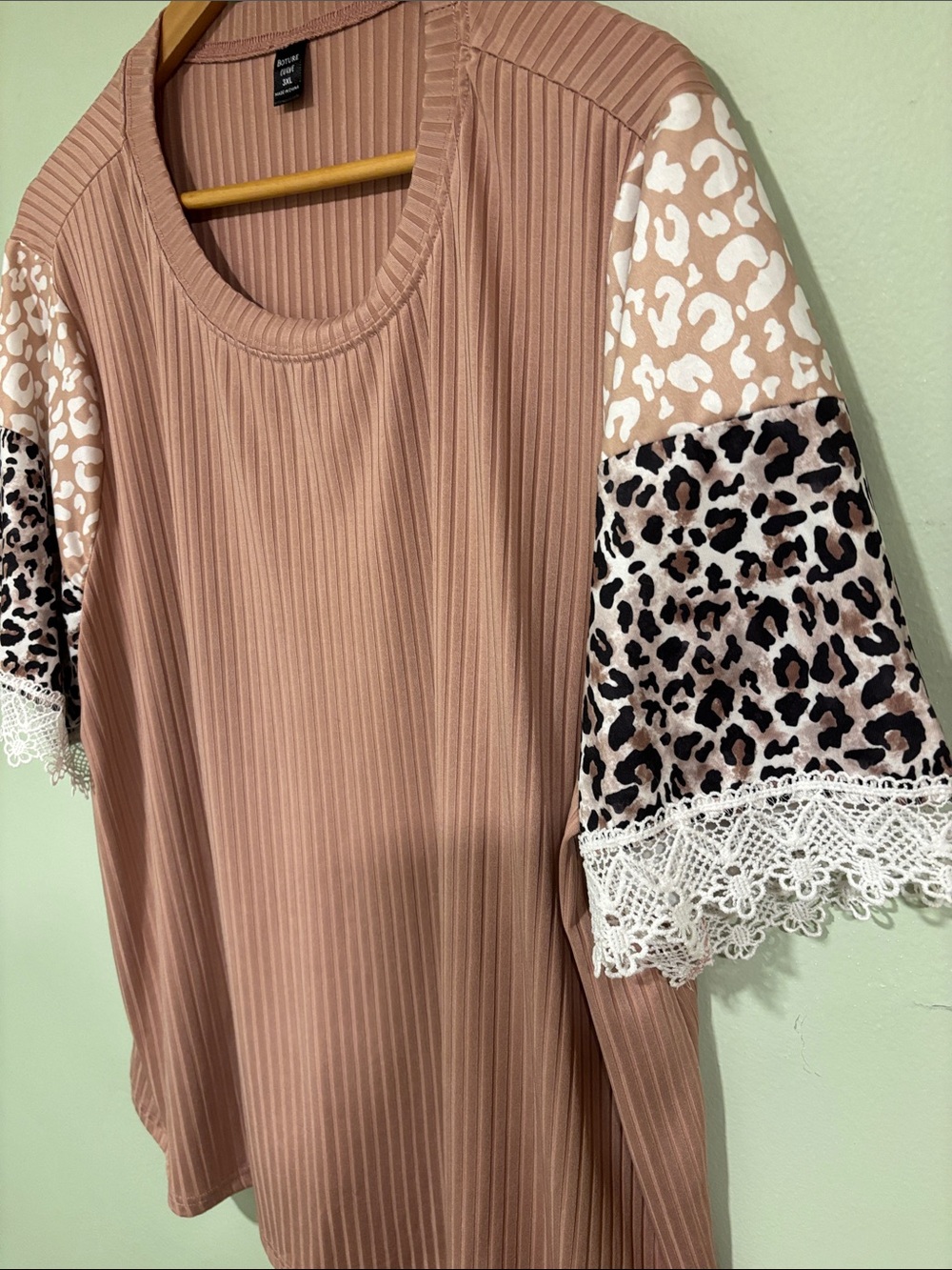 Boture Curve Blush Pink Ribbed Tee with Leopard Lace Trim